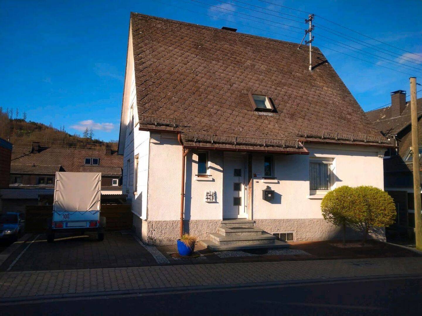 Familienfreundliches Einfamilienhaus mit viel Platz auf drei Etagen – Herdorf – Bild 1 von 9