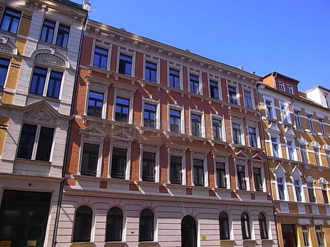 3 Raum-EG-Wg. mit gr. Balkon, Bad mit Wanne und Fenster, frisch Renoviert!