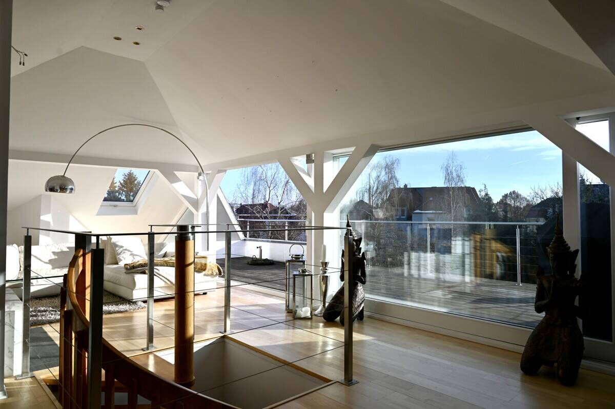 Wohnen mit Charakter: Hochwertige Maisonette mit Designer-Küche und privater Dachterrasse – Dresden – Vorschaubild 2