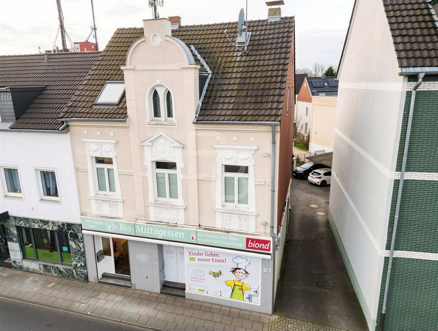 Bezugsfreie Maisonette-Wohnung und vermietetes Gewerbe! – Köln – Bild 1 von 9