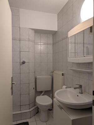 Großzügiges Wohnen! Gepflegte 2-Zimmer-Whg mit Wohnküche & Balkon – 40233 Düsseldorf – Vorschaubild 4