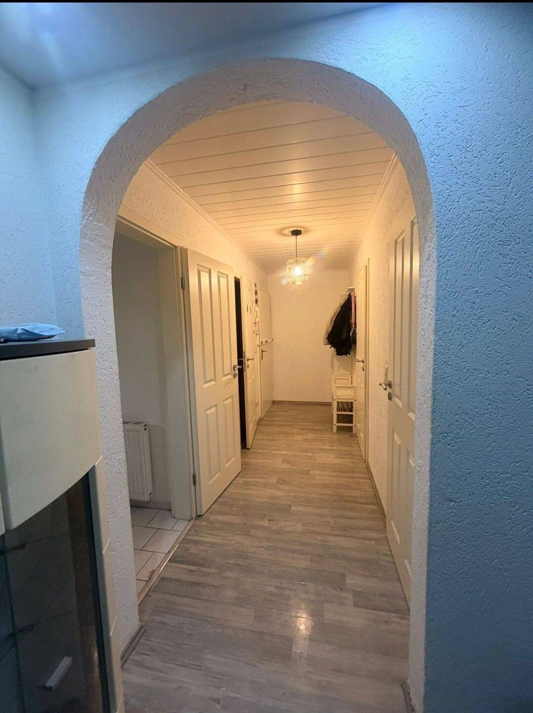 Alltagstaugliche 3,5 Zimmer Dachgeschosswohnung mit Balkon und Stellplatz – Duisburg – Vorschaubild 2