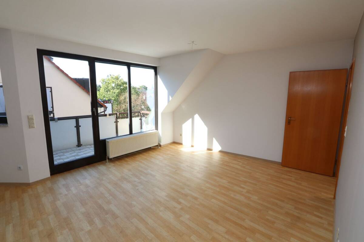 4 Zimmer - gepflegt, EBK, Balkon, 3.OG- von Privat – 90522 Oberasbach – Bild 1 von 9