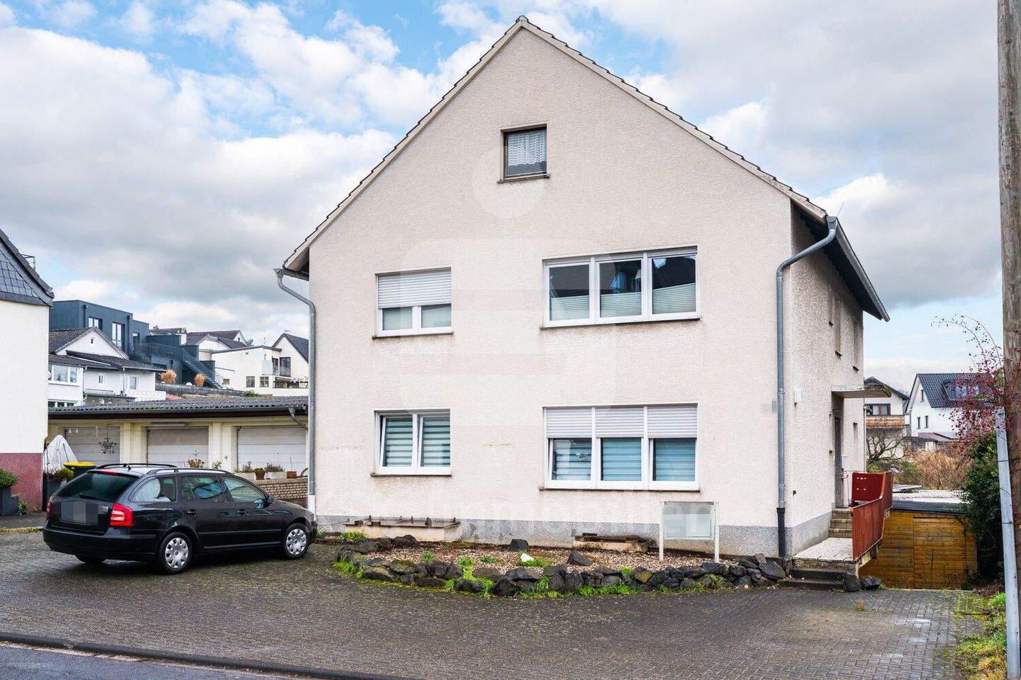 Zweifamilienhaus mit schöner Aussicht in Rösberg! – Bornheim – Bild 1 von 9