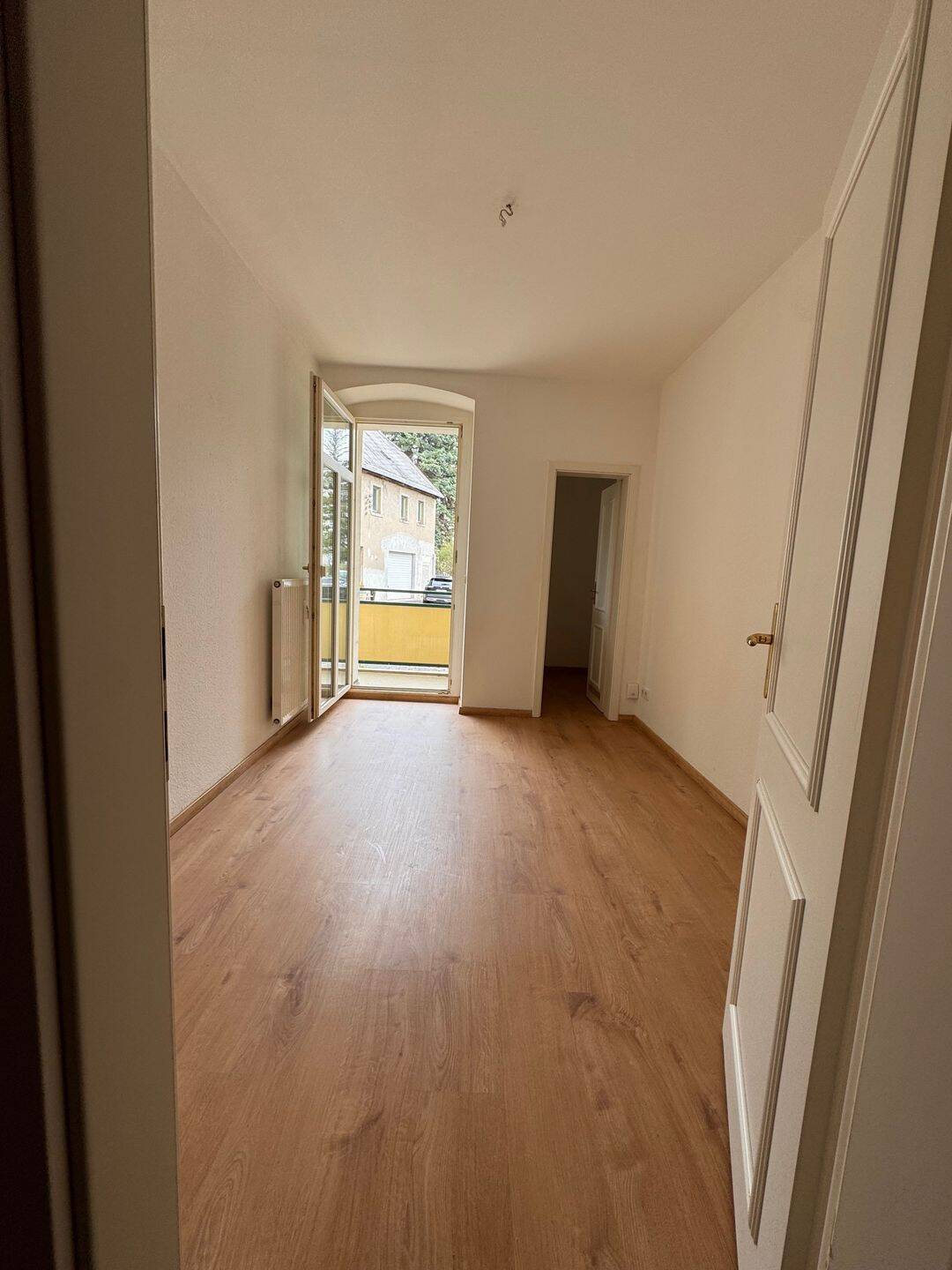 61qm | renoviert | Balkon | Parkett | zentrumsnah | Stellplatz – Chemnitz – Vorschaubild 3