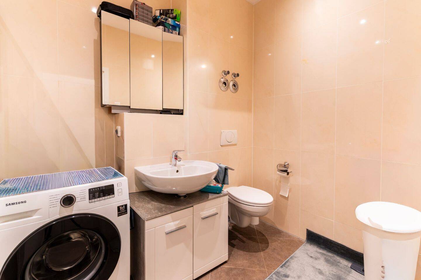 Stilvolle 2-Zimmerwohnung mit Stellplatz und Einbauküche im Denkmalensamble – Dresden – Vorschaubild 7