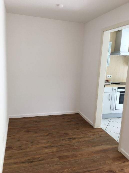 Helle, ruhige 3-Zi-Wohnung im 1.OG mit EBK, 2 Bäder und 2 große Balkone! Direkt am Park! – München – Vorschaubild 4