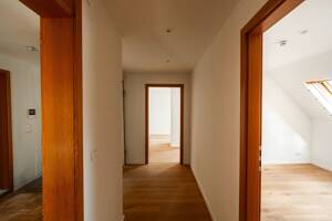 Elegante 4-Zimmer-Dachgeschosswohnung mit Charme - Lichtdurchflutet in Esslingen – 73728 Esslingen am Neckar – Vorschaubild 8