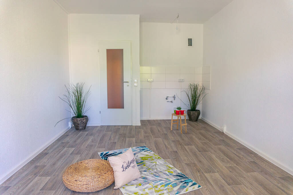 1-Raum-Wohnung mit offener Küche und Balkon – Chemnitz – Vorschaubild 2