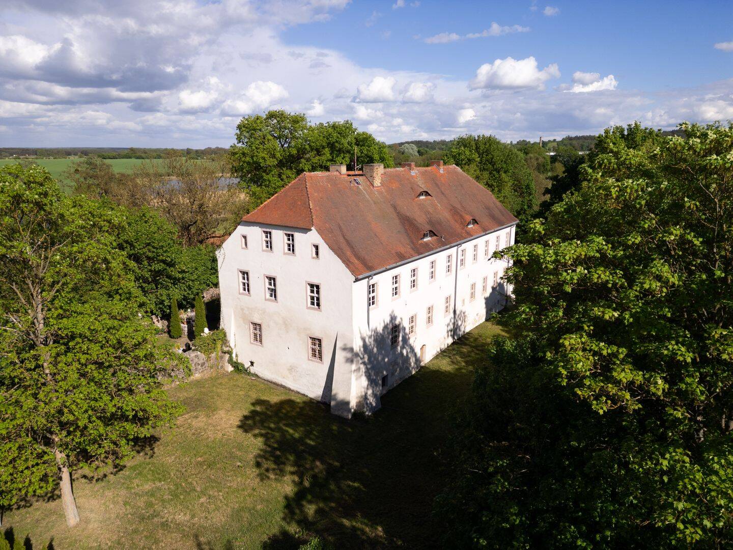SCHLOSS NEUENHAGEN - Renaissancearchitektur mit Geschichte in einzigartiger Naturlage