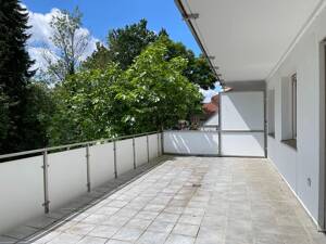 SANIERUNGSBEDÜRFTIGE EIGENTUMSWOHNUNG MIT GARAGE UND GROßER LOGGIA !!!