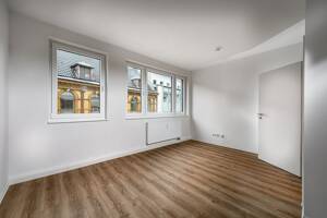 Direkt vom Eigentümer: Etagenwohnung mit Einbauküche und großzügiger Raumaufteilung in Stadtmitte