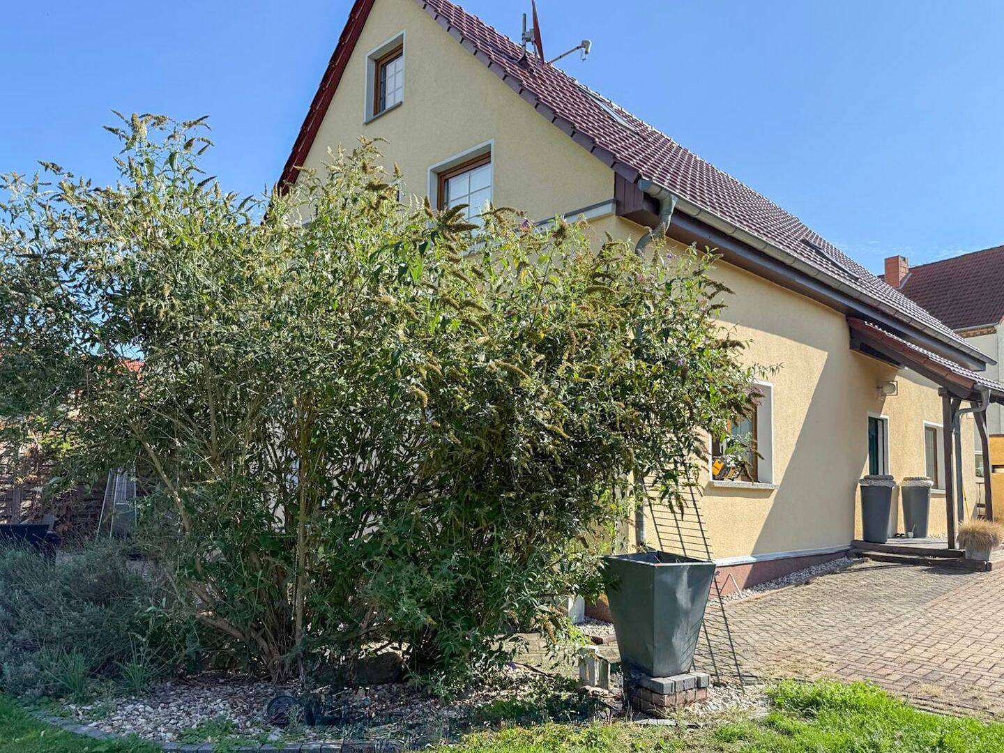 Einfamilienhaus mit Pool | West-Terrasse | Fußbodenheizung | Nebengebäude – Krostitz – Vorschaubild 2