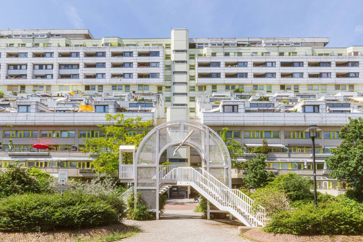 Architektur mit Kultstatus - 3-Zimmer-Wohnung in Berlins berühmter "Schlange" – 14197 Berlin – Bild 1 von 9