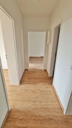 Schöne renovierte Wohnung (3ZiDKB) mit neuem Bad und mit Balkon, Karl-Lehr-Str. 163, Duisburg – 47057 Duisburg – Vorschaubild 8