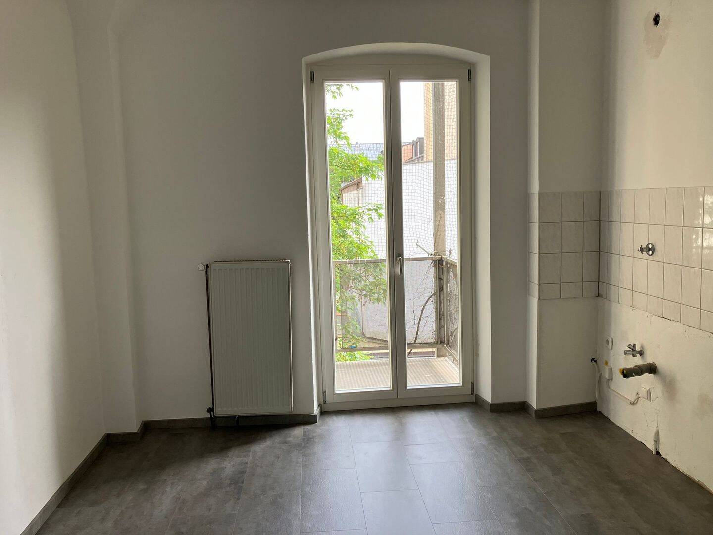 elle und großzügige 4-Zi-Wohnung Nähe Südpunkt mit 4 Balkonen und Parkettboden ab sofort zu vermieten – Nürnberg – Vorschaubild 4