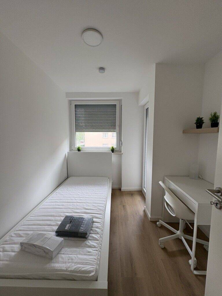 Sofort verfügbar! Möbliertes WG-Zimmer mit Balkon in 3er-WG – München – Vorschaubild 5