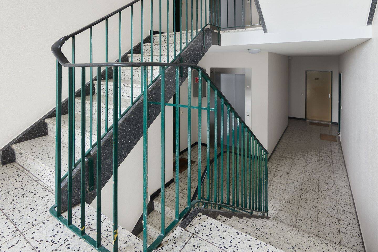 Ohne Käuferprovision! Renovierte & bezugsfertige Eigentumswohnung mit Südbalkon, Aufzug & Stellplatz – Bremen – Vorschaubild 9
