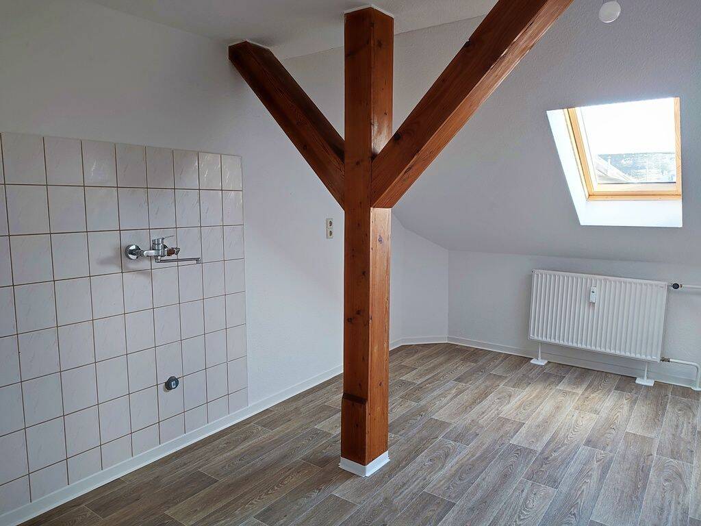 Schnuckelige Dachgeschosswohnung mit Badewanne