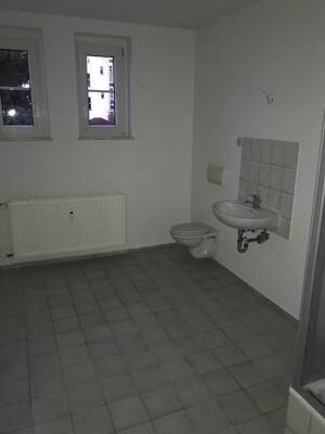 Großzügige 1-Zimmer mit Tageslichtbad in ruhiger Lage! Garten im Hinterhof und EBK mgl. – 9112 Chemnitz – Vorschaubild 6