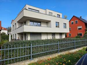 Bezugsfreie Penthousearchitektenwohnung mit großzügigem Balkon