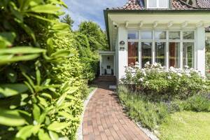 MÄRCHENHAFTES ARCHITEKTENHAUS ZU VERKAUFEN – 22587 Hamburg – Vorschaubild 4