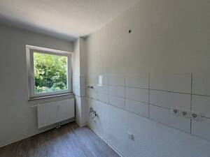 Ihr Wohlfühlort erwartet Sie: Entdecken Sie diese schöne 2,5-Zimmer-Wohnung im Erdgeschoss mit Balkon! – 45327 Essen – Vorschaubild 2