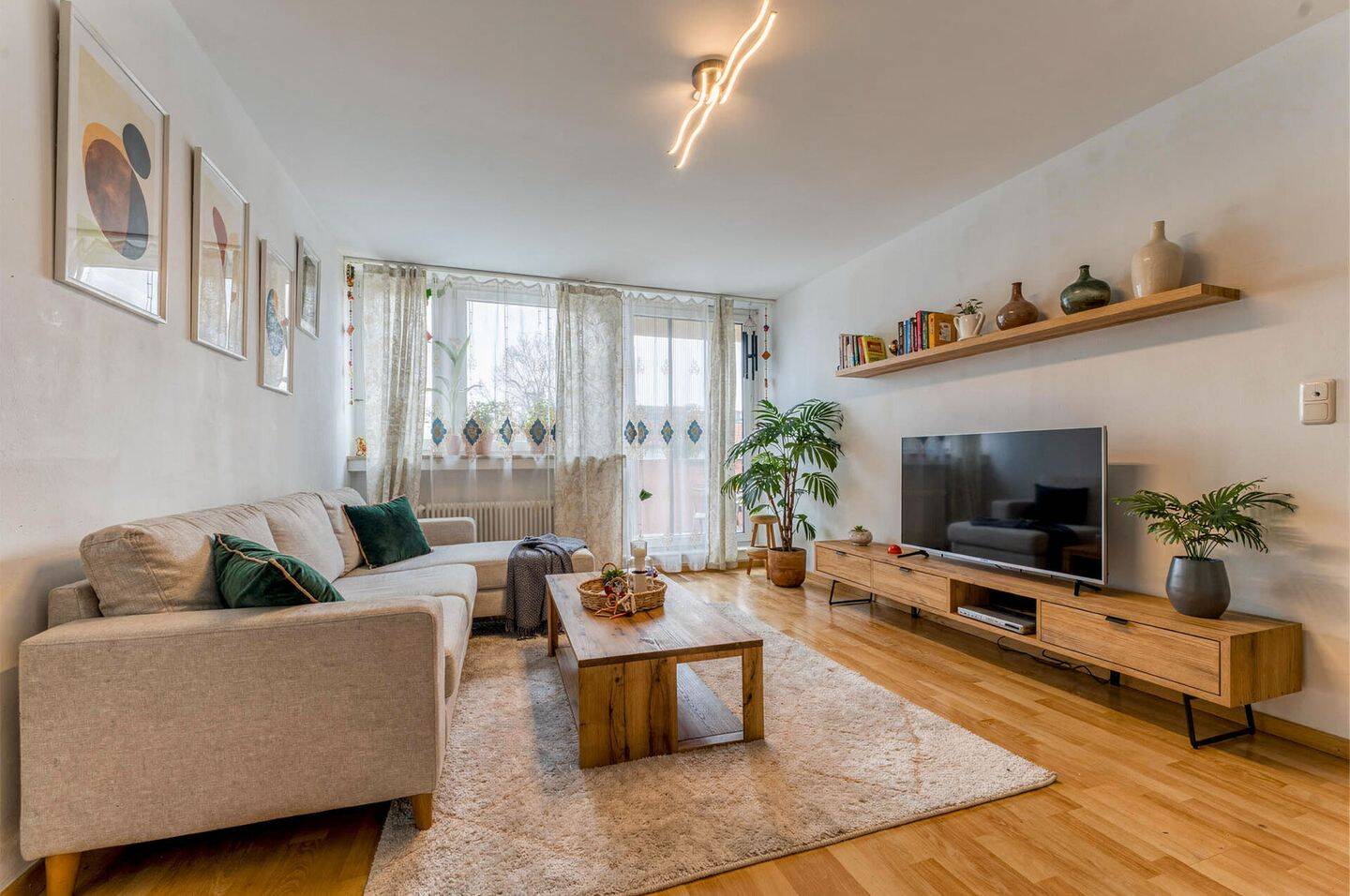 Sonnige Aussichten - Charmante 2-Zimmer-Wohnung mit großzügigem Balkon – München – Vorschaubild 3