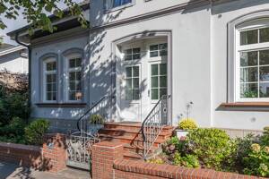 Wie aus dem Bilderbuch: "Ensemblegeschütztes Zweifamilienhaus mit traumhaftem Gartenbereich" – 21029 Hamburg – Vorschaubild 4