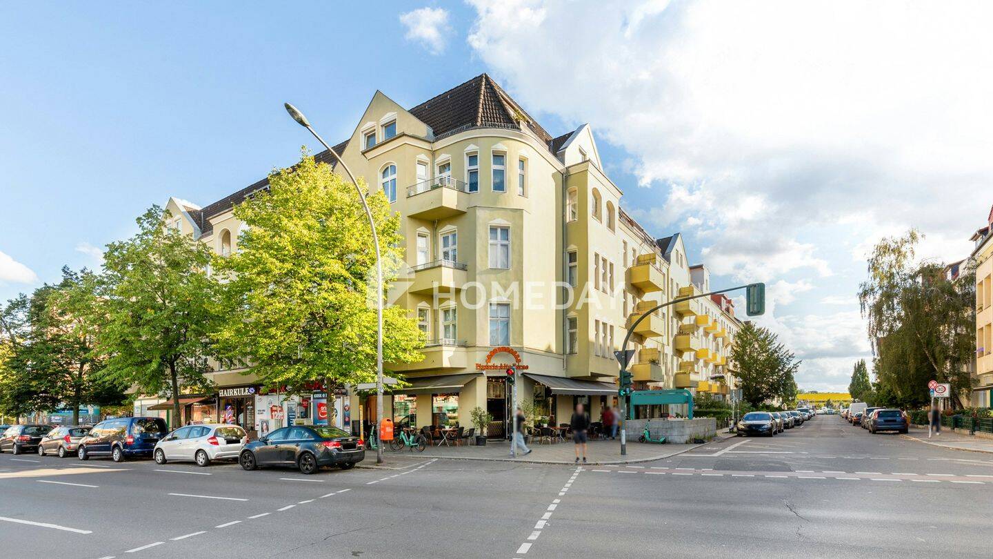 Stilvolle Altbauperle mit Balkon & EBK - großzügige 3 Zimmer Wohnung direkt an der U- Bahn