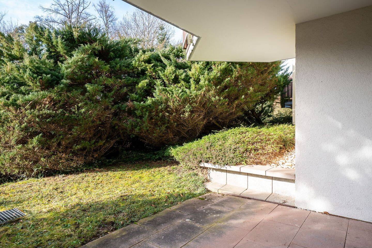 Geräumige 1-Zimmer-Wohnung mit Terrasse und Garten in S-Sonnenberg