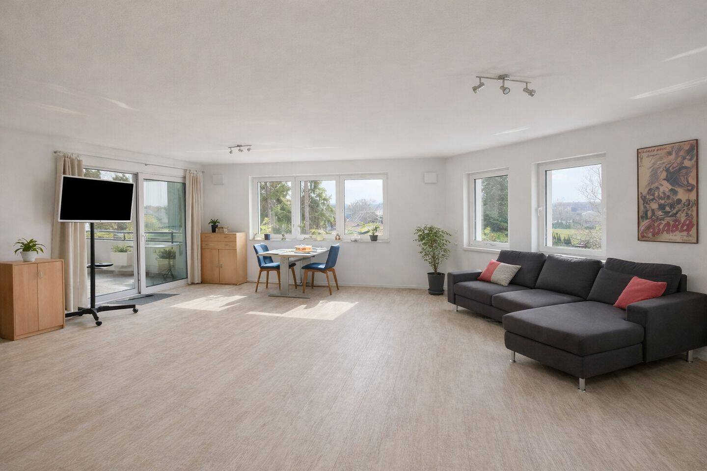 Moderne 3,5-Zimmer-Wohnung mit barrierefreiem Wohnkonzept in Crailsheim! – Crailsheim – Vorschaubild 3