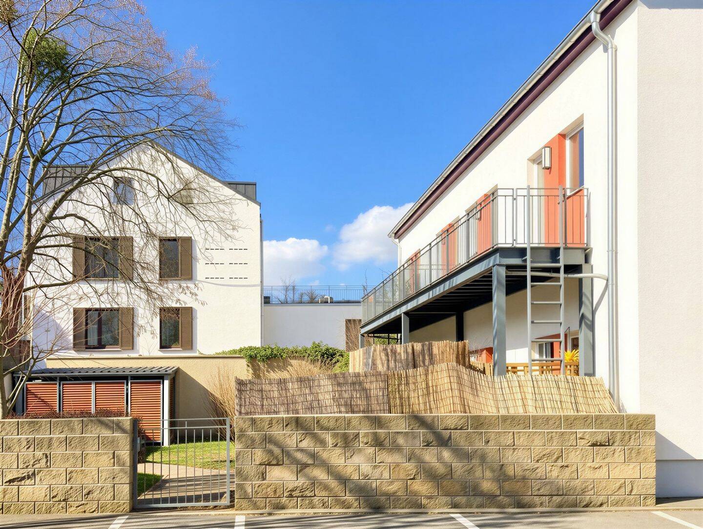 +++ Bezugsfrei ab 01.10.! Moderne, energieeffiziente Wohnung im Hinterhaus +++