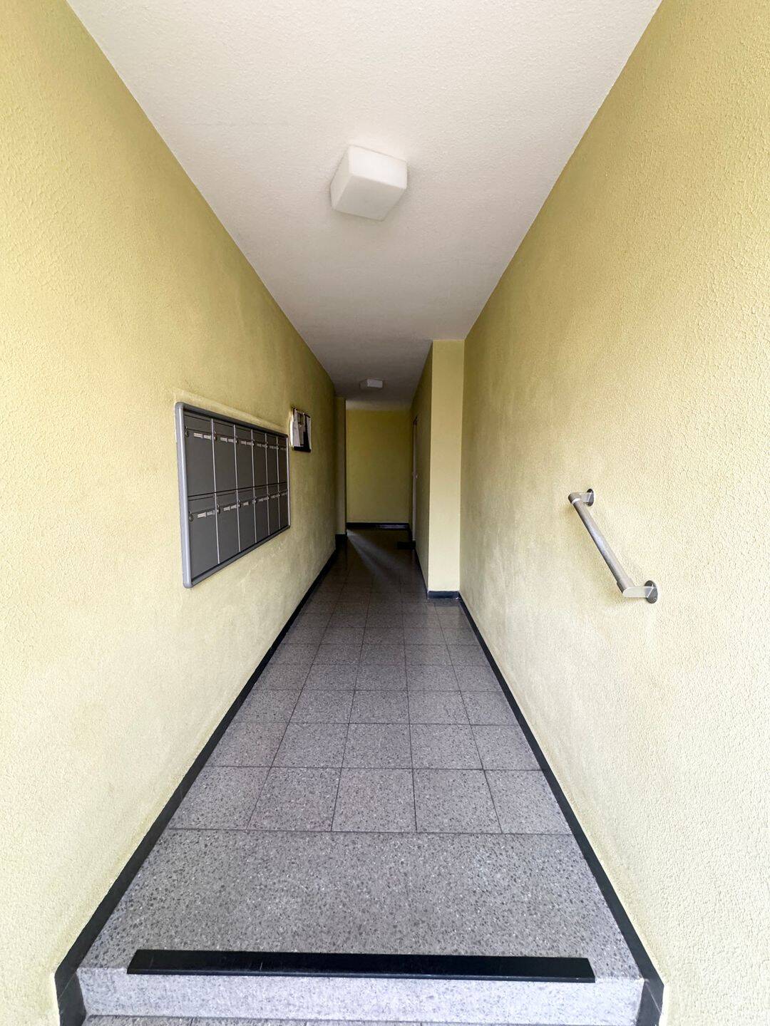 Sofort Bezugsfrei ! Gepflegte Eigentumswohnung mit Loggia, Aufzug & Stellplatz – Nürnberg – Vorschaubild 5