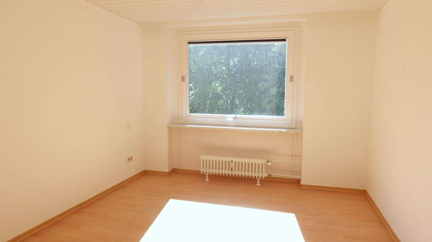 Wohnen wie im Urlaub - mit ganzjährigem Pool, Garage & großzügiger Loggia in Hannover-Misburg – Hannover – Vorschaubild 6