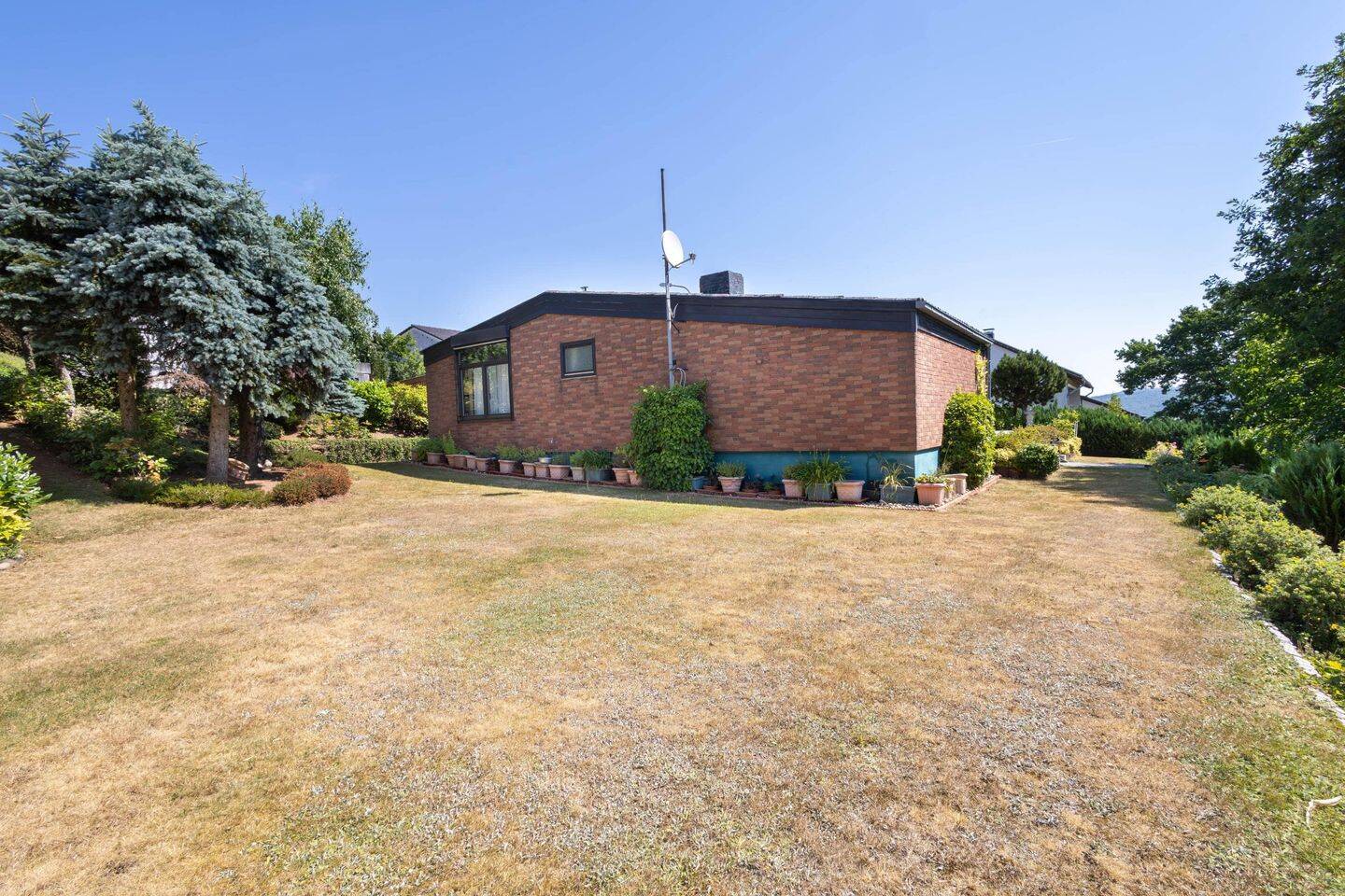 Lichtdurchfluteter Bungalow-Traum mit paradiesischem Flair – Sippersfeld – Vorschaubild 2