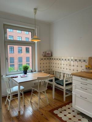 Einmalige Chance 2 Zimmer Altbau mit Balkon