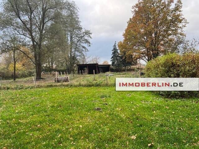 IMMOBERLIN.DE - Charmantes Einfamilienhaus + Nebengelasse auf sehr großem Anwesen – Löwenberger Land – Bild 1 von 9