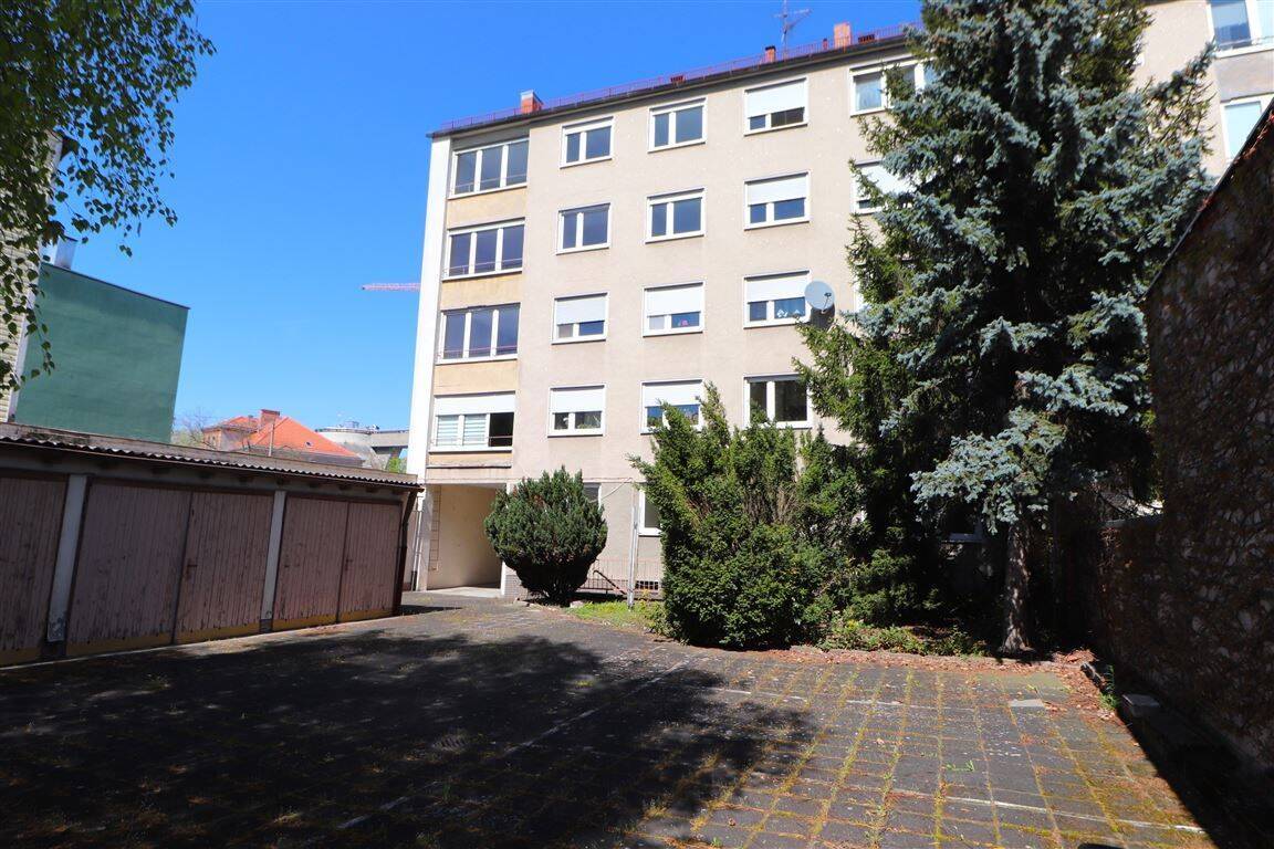 10-Familienwohnhaus in Nürnberg mit Entwicklungspotenzial