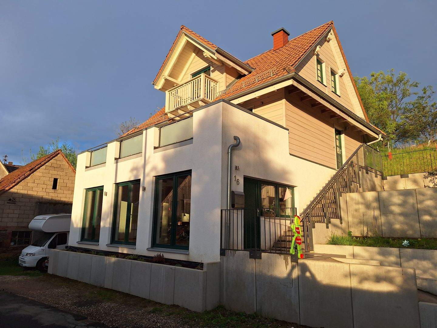 NEUER PREIS Mehrgenerationenhaus mit Panoramablick – Johannesberg – Bild 1 von 9