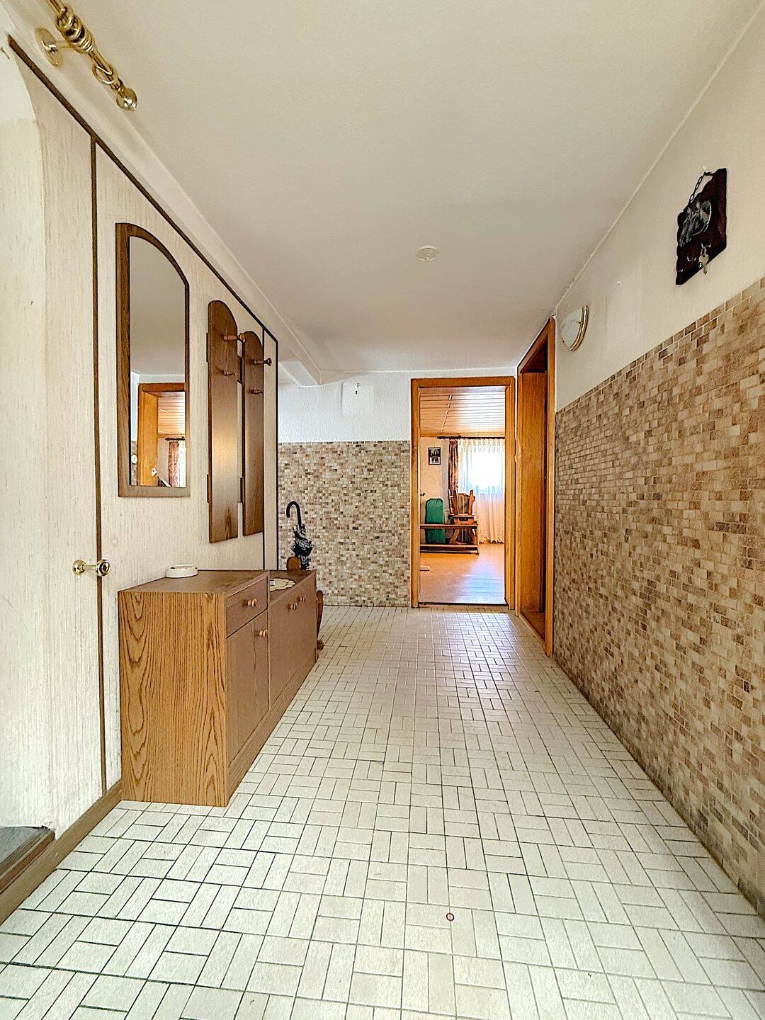 Ein-/Zweifamilienhaus mit qualitativer Halle / Werkstatt als Gewerbemöglichkeit in Hüffenhardt – Hüffenhardt – Vorschaubild 7