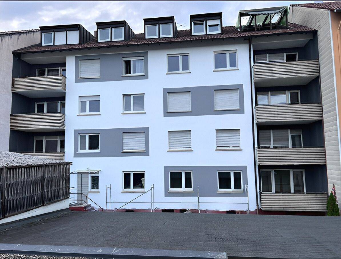 Stilvoll wohnen mit Gestaltungsspielraum - Sanierte 4-Zimmer-Wohnung mit Loggia