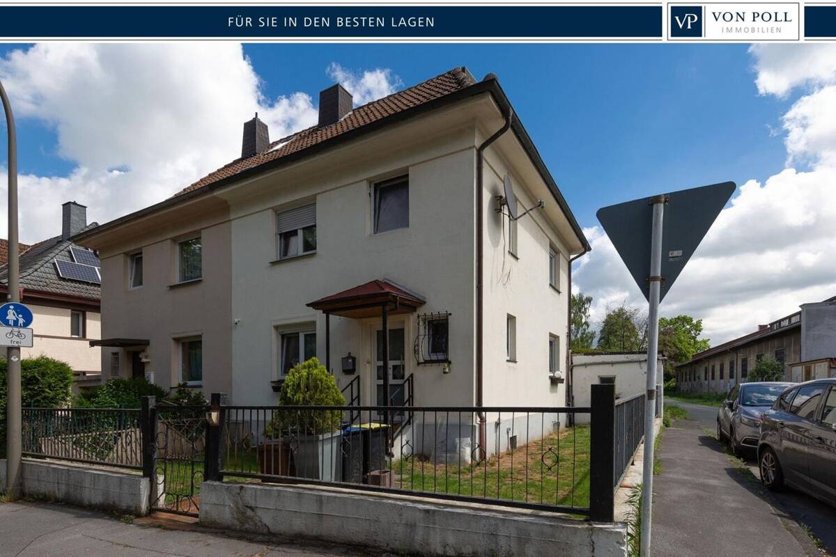 Familienfreundliche Doppelhaushälfte mit großem Garten, Wintergarten und zwei Garagen – 44329 Dortmund – Bild 1 von 9