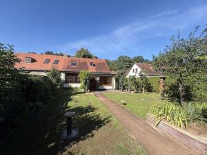 Ländliche Idylle mitten in der Stadt ! Ihr künftiges Zuhause mit herrlichem Garten und 3 Garagen ! – 14478 Potsdam – Vorschaubild 3
