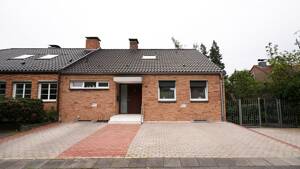 Modernes, helles Einfamilienhaus mit offenem Wohngefühl und Garten