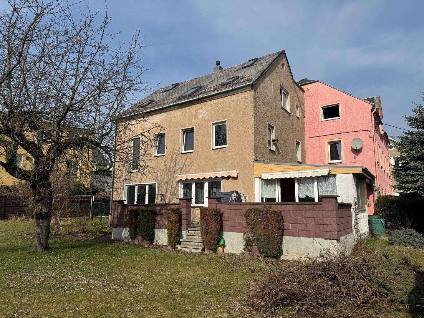 Großes Mehrfamilienhaus mit vielen Möglichkeiten!
