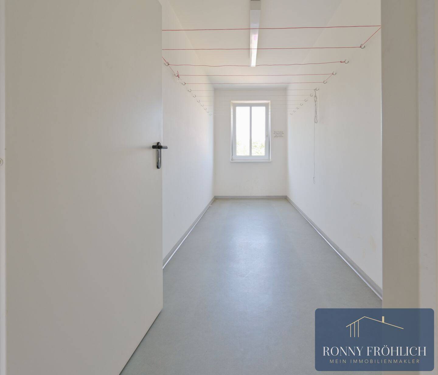 Stilvolle 2-Raum-Dachgeschosswohnung mit Aufzug, Küchenzeile, Balkon & TG-Stellplatz in Chemnitz – Chemnitz – Vorschaubild 7