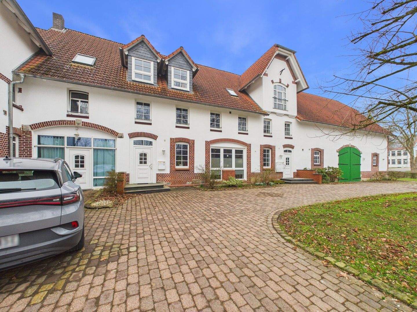 Kapitalanlage & Eigennutzung Saniertes Bauernhaus mit vermietetem 4-Parteien-Anbau – Barntrup – Vorschaubild 3