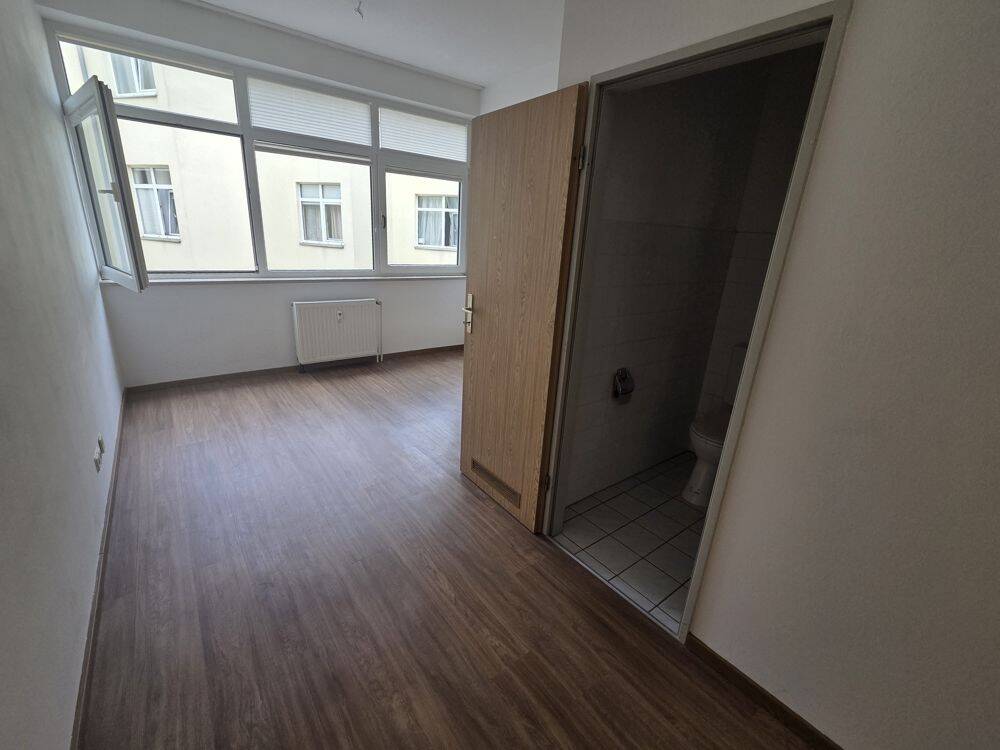 * HÜBSCHES 1-Zi-APARTMENT + STELLPLATZ in ruhiger, zentraler Wohnlage, NÄHE STADTPARK und MERCADO * – Nürnberg – Vorschaubild 9