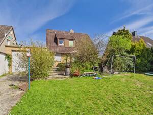 Gepflegtes Einfamilienhaus mit großem Garten, Balkon, Terrasse, Garage inkl. Ausbaureserve in Lübeck – 23569 Lübeck – Vorschaubild 4